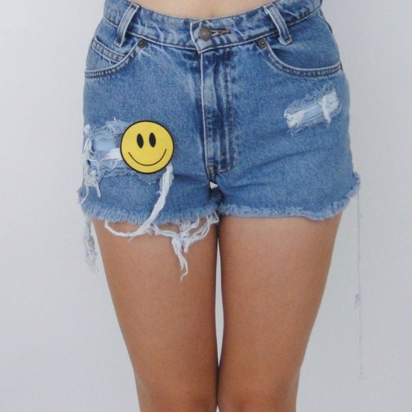 Vintage smiley face denim shorts - Picture 3 of 4